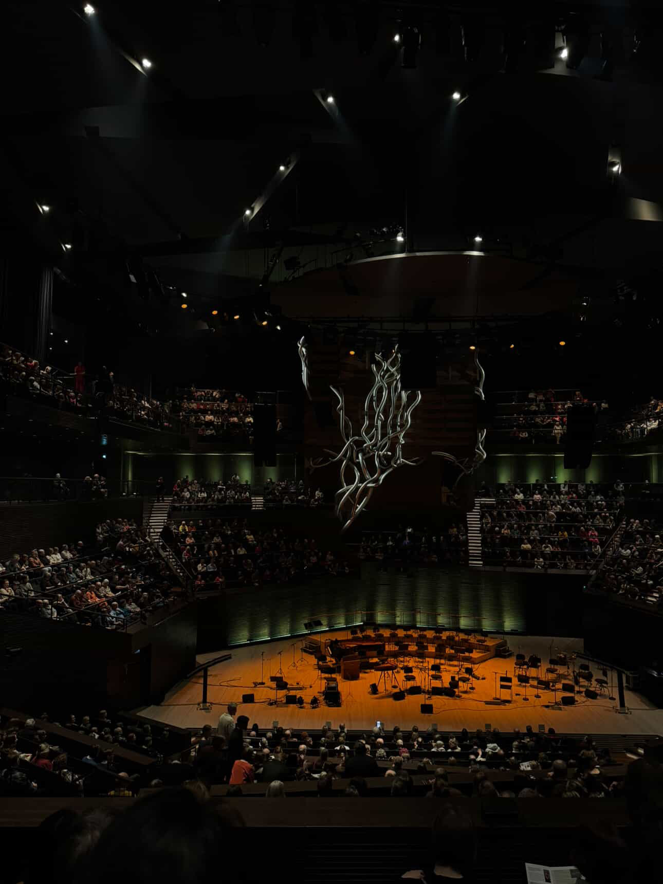 Loppuunmyyty Musiikkitalon konserttisali, helmikuu 2026.